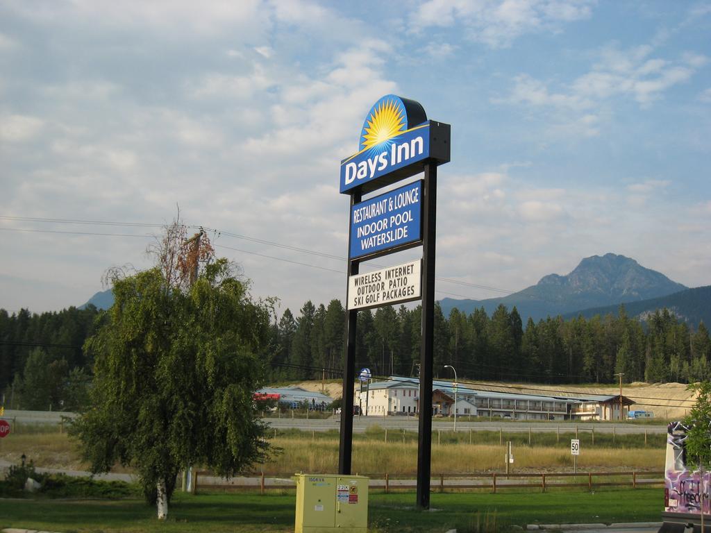 Days Inn By Wyndham Golden Exterior foto